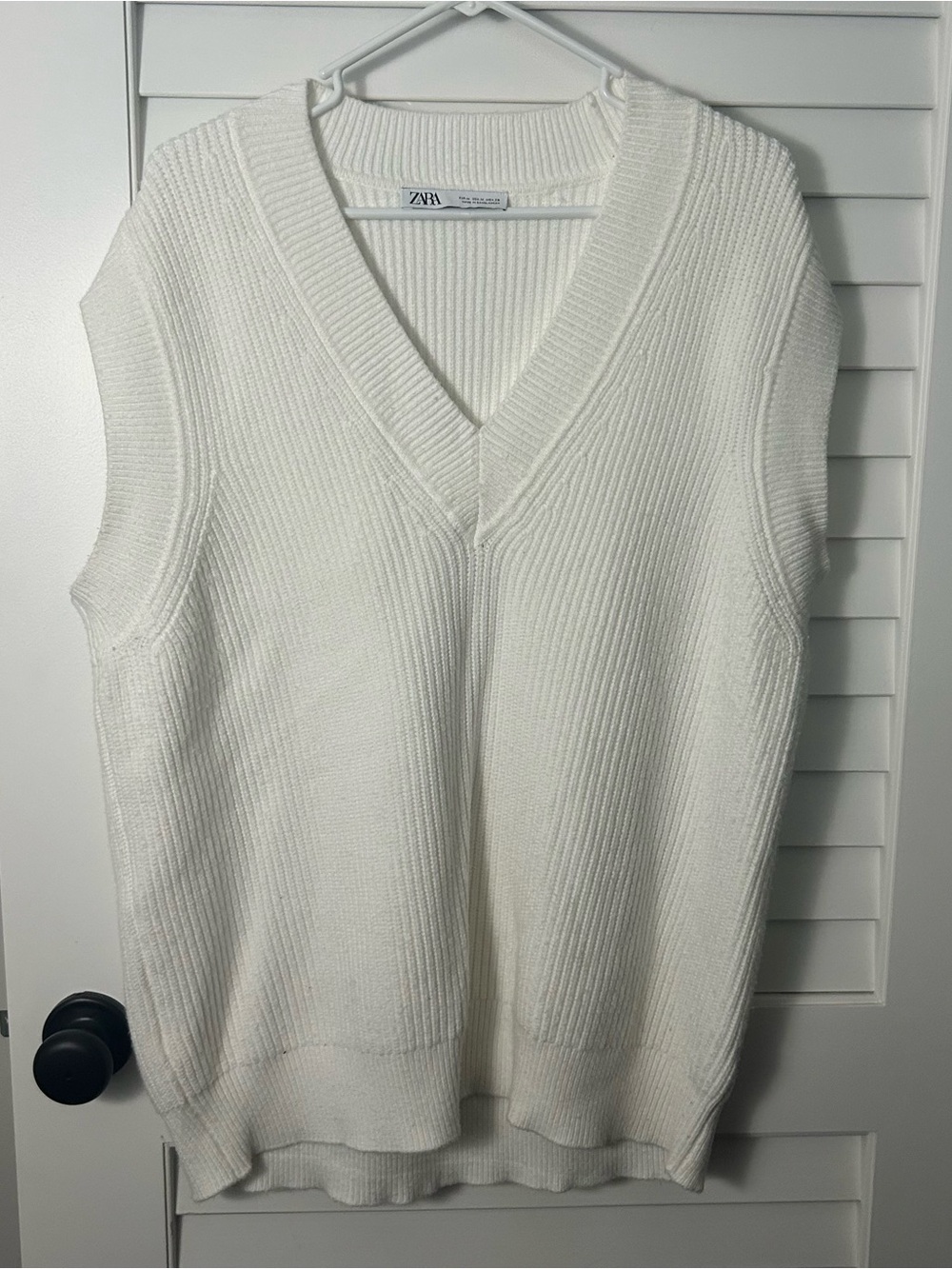Zara White Knit Sweater Vest  V Neck Sleeveless Size Medium Oversized